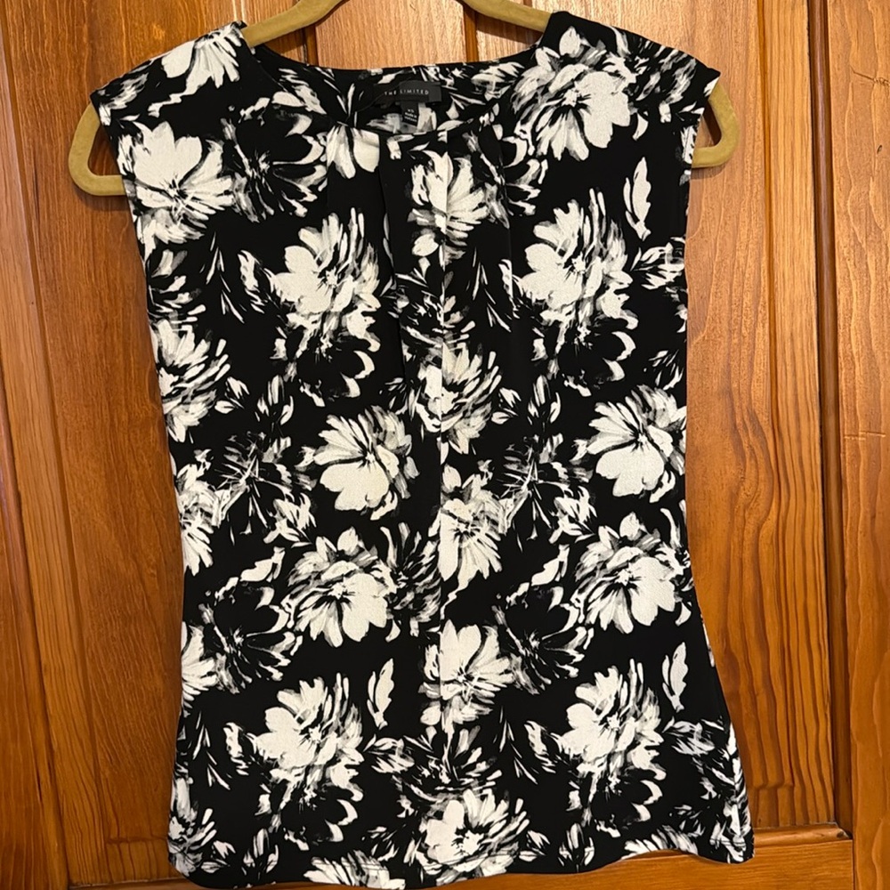 The limited floral top in XS Xsmall